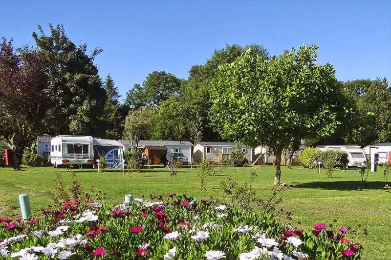 Flower Camping Le Rompval -