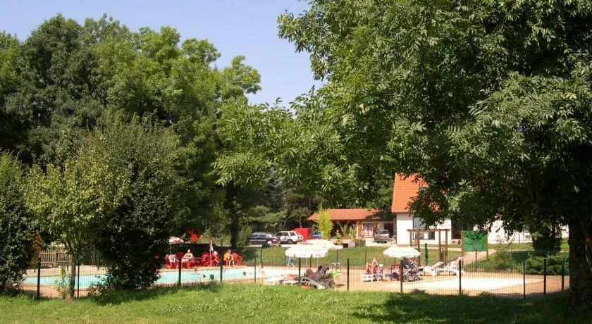 Camping La Croix dArles 