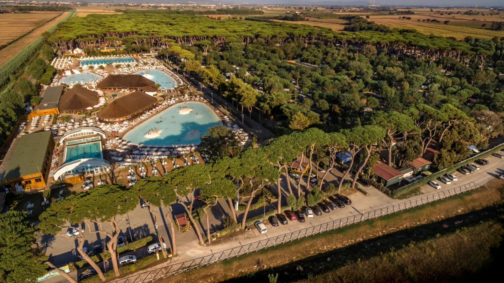 Hu Park Albatros Village -