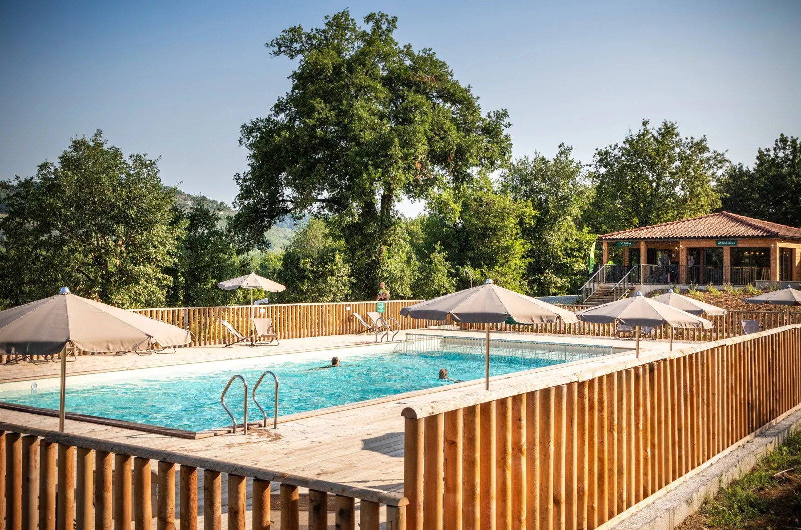 Camping Huttopia Pays de Cordes sur Ciel 