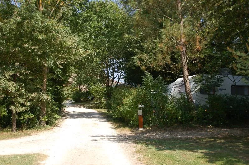 Camping De Bergougne 