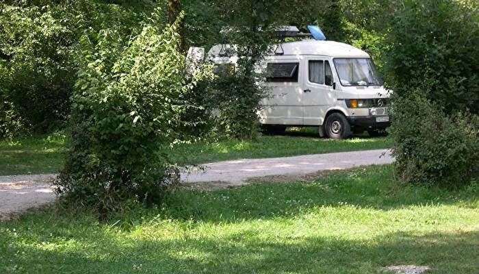 Camping La Croix dArles 