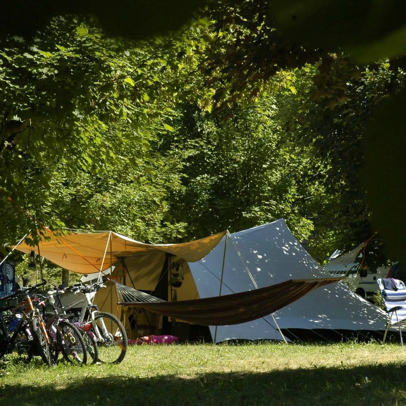 Flower Camping Le Val de lArre 